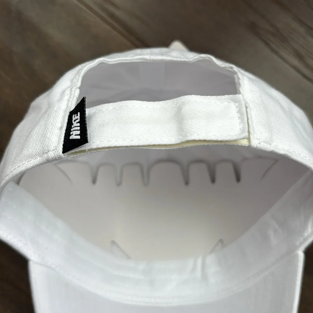 Nike Club/Baseball cap,velcro back, embroidered Nike swoosh logo,6 panel vented